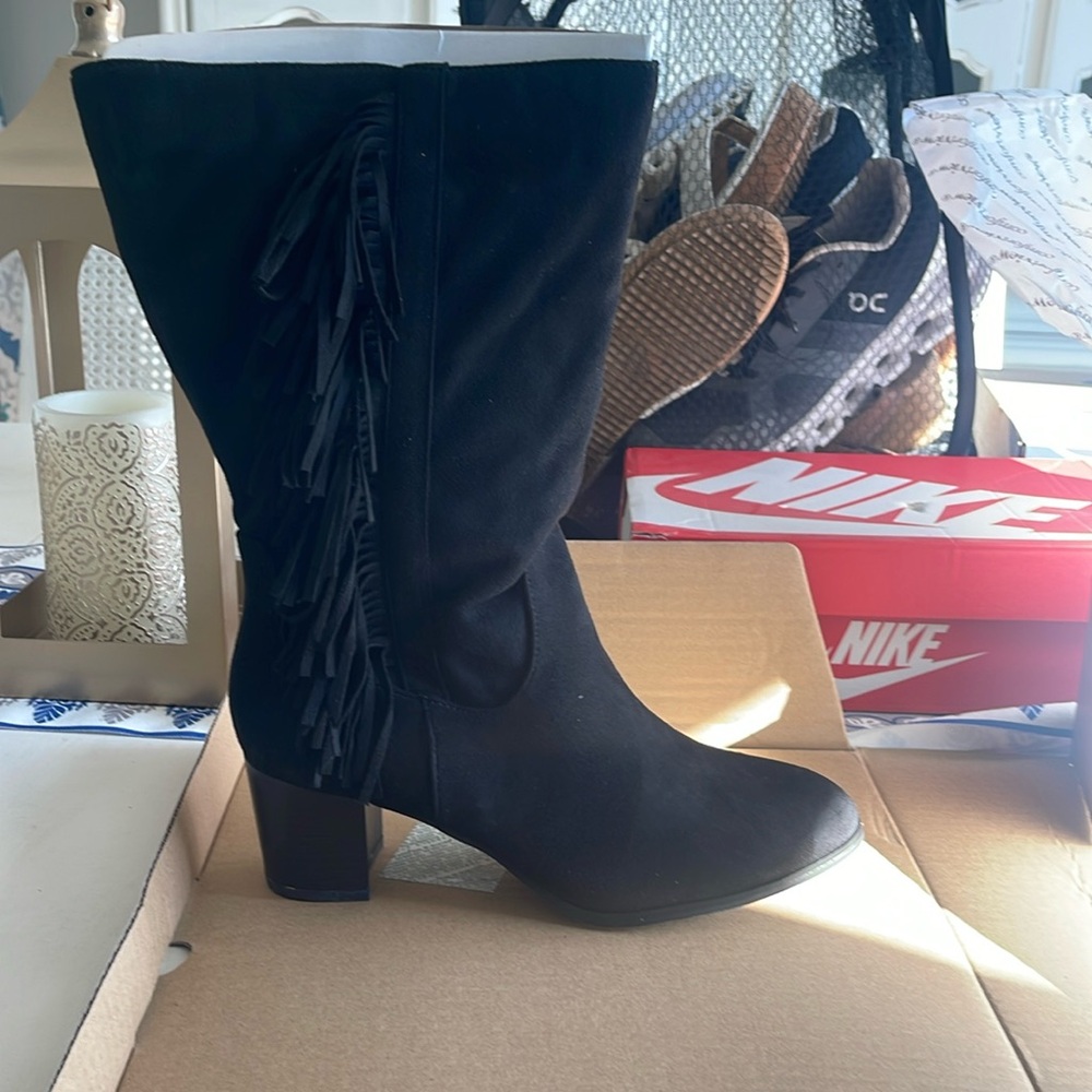 Women’s black boots